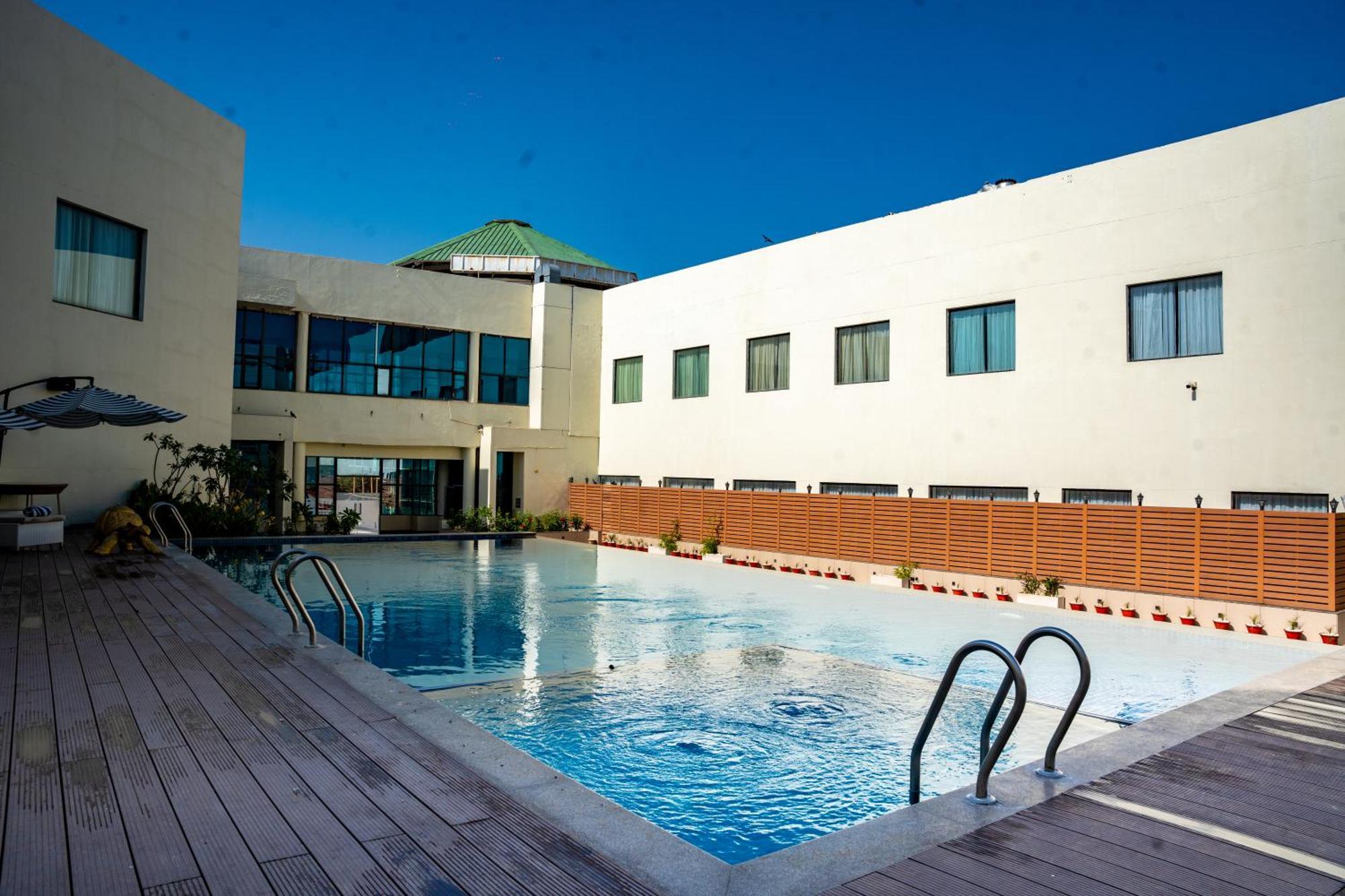 Ramada Ajmer Kishangarh  Exterior photo